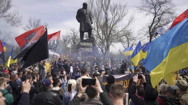 Политолог Кот осудил нацистский марш одесских поджигателей
