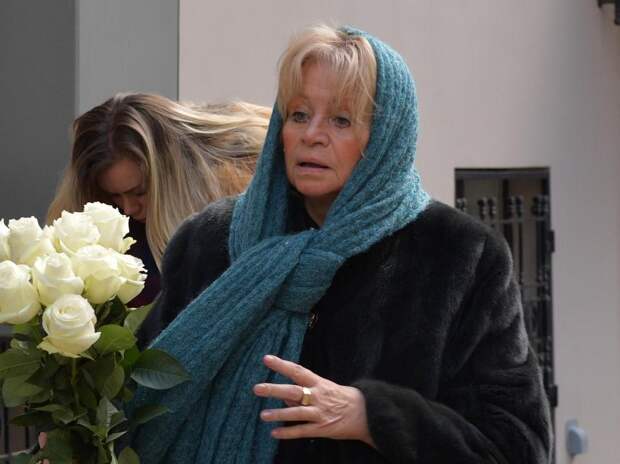 Никто не пришел на похороны Егоровой, которая 21 год встречалась с Мироновым