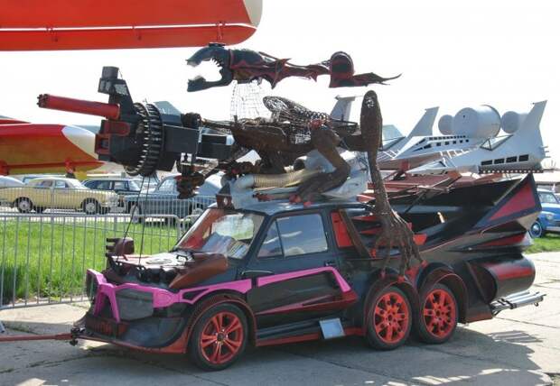 Жутковатый шестиколесный автомобиль-монстр fiat, авто, автоприкол, автотюнинг, прикол, свап, тюнинг, юмор