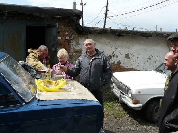Как спасали автомобили из затопленных гаражей Как спасали автомобили из затопленных гаражей