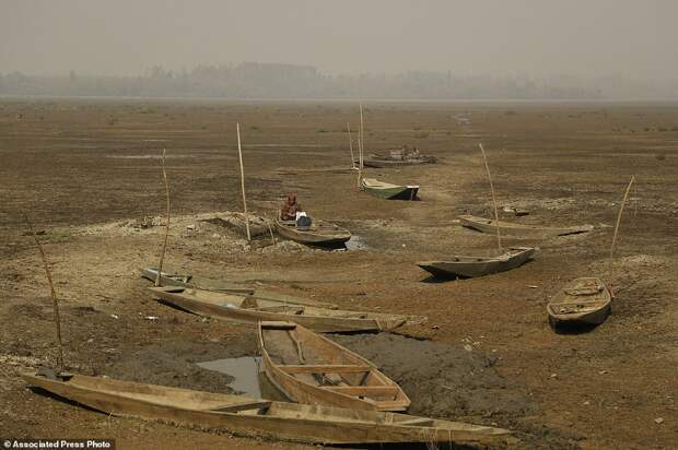 APTOPIX India Kashmir Reclaiming a Lake