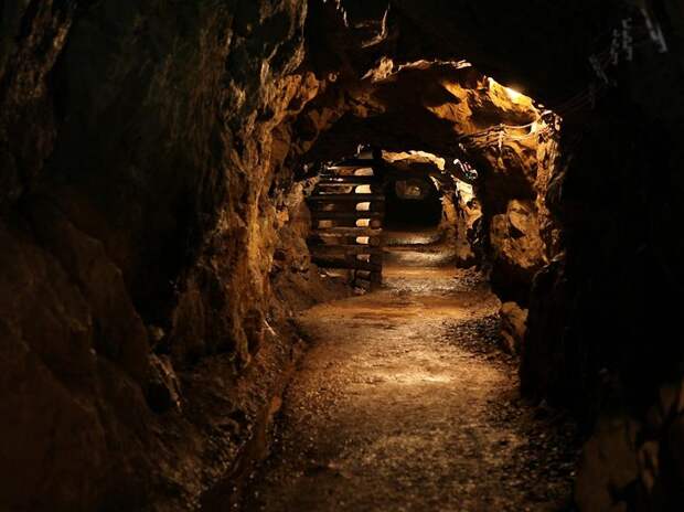 Секретный подземный город Гитлера в Совиных горах