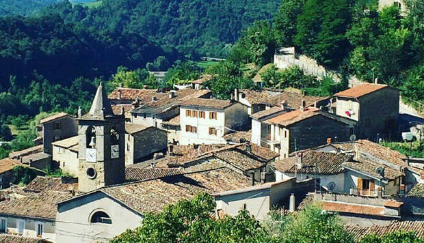 The Village Of Pescara Del Tronto