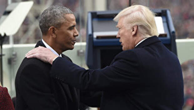 Барак Обама пожимает руку Дональду Трампу. Архивное фото