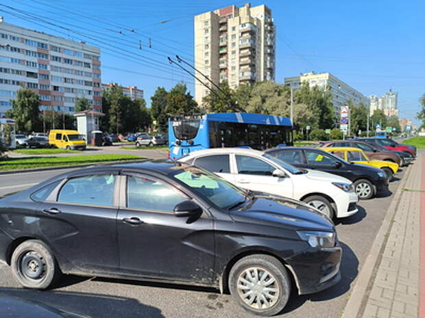 Младенец захлебывался в плаче в закрытой машине на парковке в Челябинской области