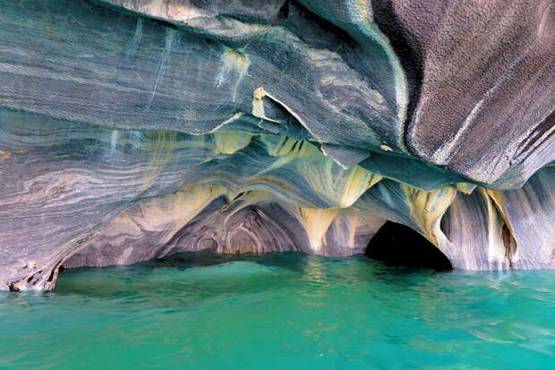 Мраморные пещеры на озере Хенераль Каррера