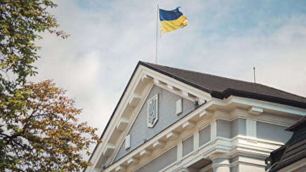 Флаг на здании Службы безопасности Украины в Киеве