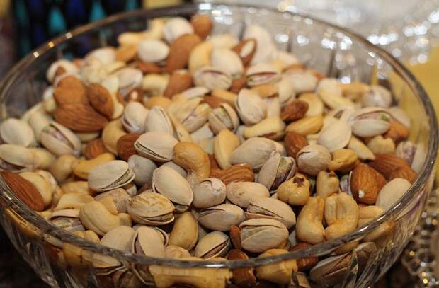 Самые целебные и вредные орехи для здоровья