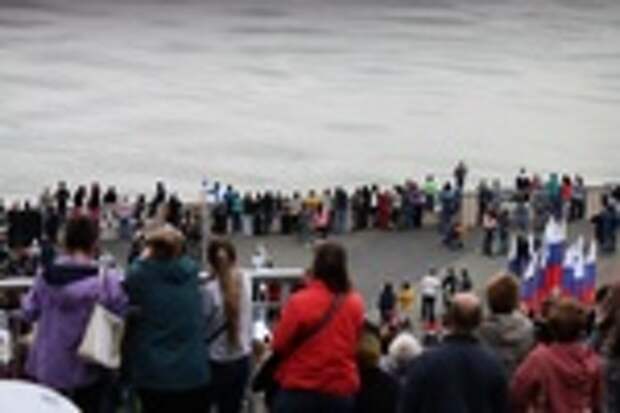 Люди на выступлении 