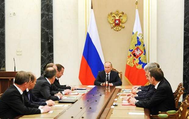 Путин обсудил с Совбезом России успехи армии Сирии в Алеппо