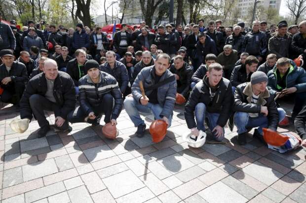 Горняки продолжают голодовку в здании Минэнерго Украины Горняки продолжают голодовку в здании Минэнерго Украины