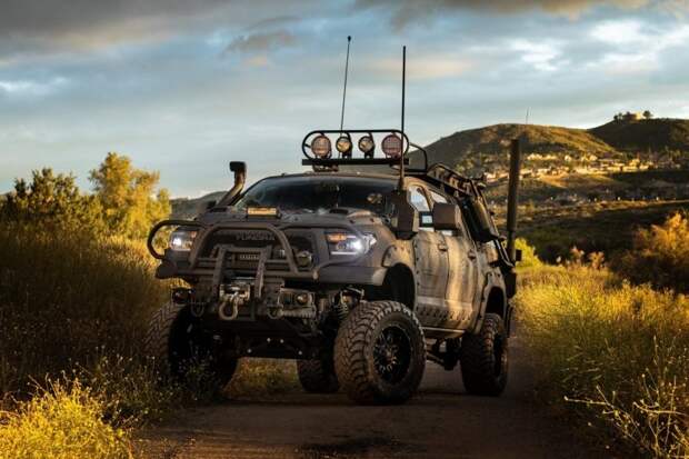 С этой сумасшедшей Toyota Tundra не страшен никакой зомби-апокалипсис