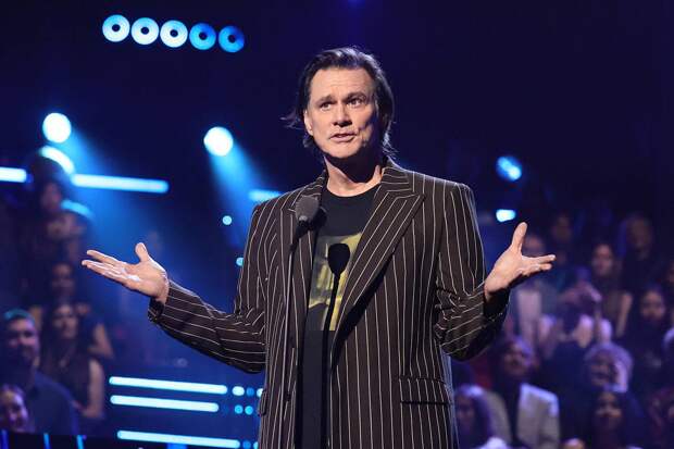 Пластический хирург назвала возможные причины изменений во внешности Джима Керри