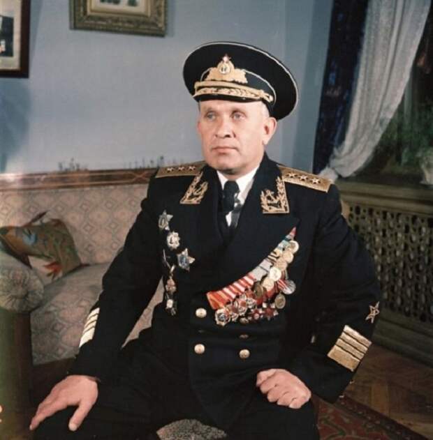 Адмирал Горшков в парадной форме. Крым, Севастополь, 1954 год.
