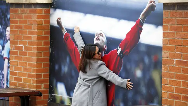 Компьютерные технологии, манекены и фотографии: чем хотят заменить болельщиков на пустых трибунах футбольных стадионов