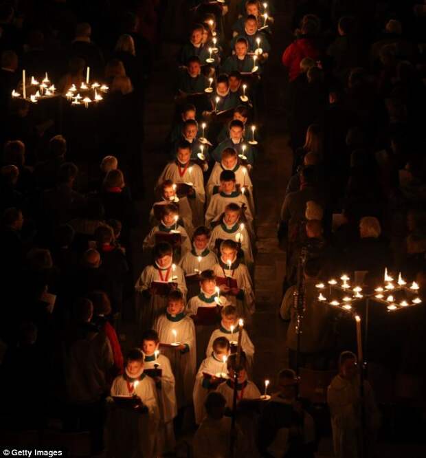 solsberiyskiisobor 7 Величественное зрелище: Солсберийский собор в свете сотен свечей