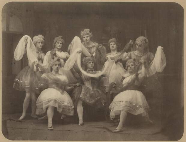 Эстонские студенты играют женские роли в театре, конец XIX века Историческая фотография, редкие фотографии, ретро фото, фото