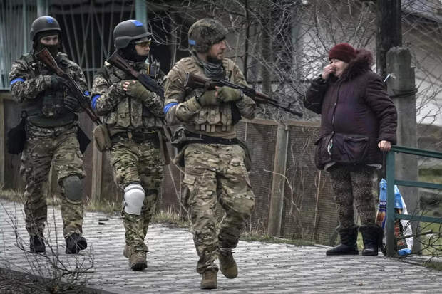 Украинские военные в городе Буча Украинские военные в городе Буча - РИА Новости, 1920, 09.08.2024