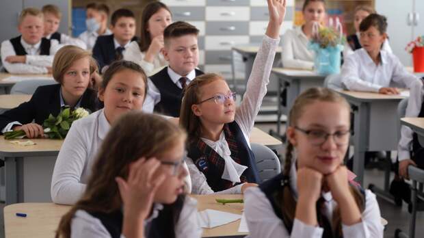 Психолог похвалила родителей, которые платят детям за оценки