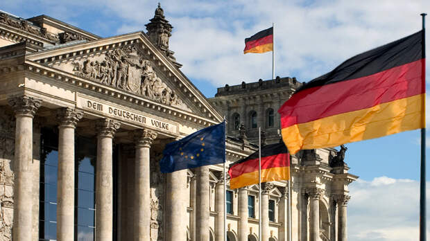 Страшная тайна: В Берлине расстроились, что Макрон проболтался о смерти НАТО