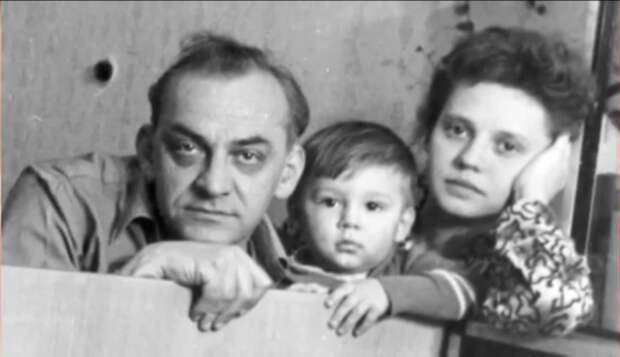 Сергей Чонишвили с родителями