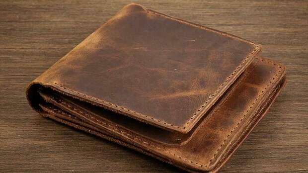 Кошелек с деньгами / Фото: создано в нейросети 