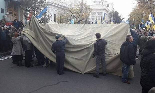 Порошенко нервничает и не верит, что Аваков контролирует ситуацию в центре Киева