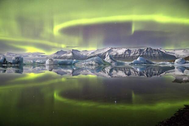 Победитель конкурса – «Северное сияние над ледниковой лагуной», Джеймс Вуденд Астрономическая фотография 2014 года