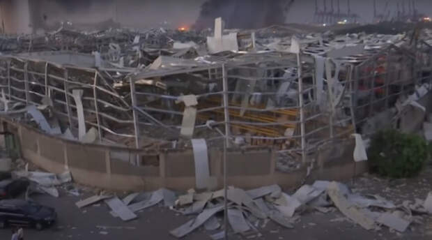 Названа причина мощного взрыва в порту Бейрута