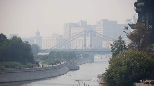Густой туман накрыл некоторые районы Москвы