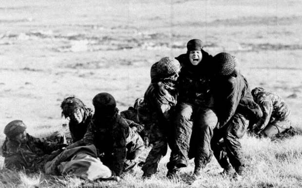 4 British paratroopers carrying out emergency medical treatment on wounded comrades whilst under fire on Mount Longdon during the Falklands campaign 1982.jpg