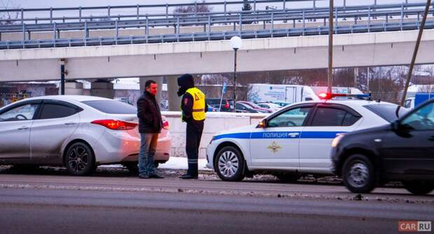 Владельцев праворульных авто незаконно штрафуют
