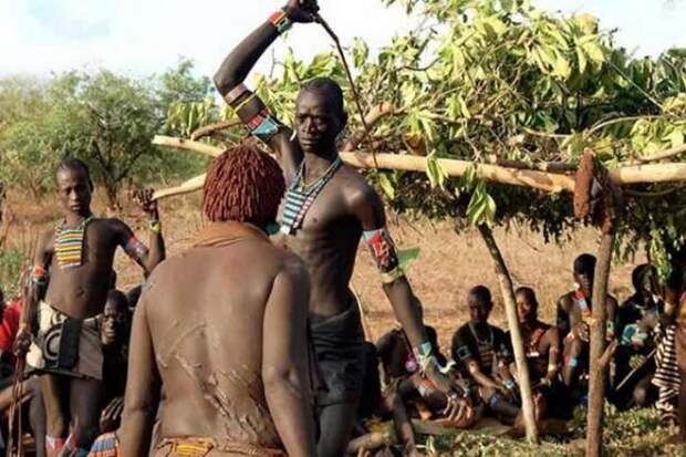9. Племя Фула, Западная Африка - бичевание мир, ритуал, странность