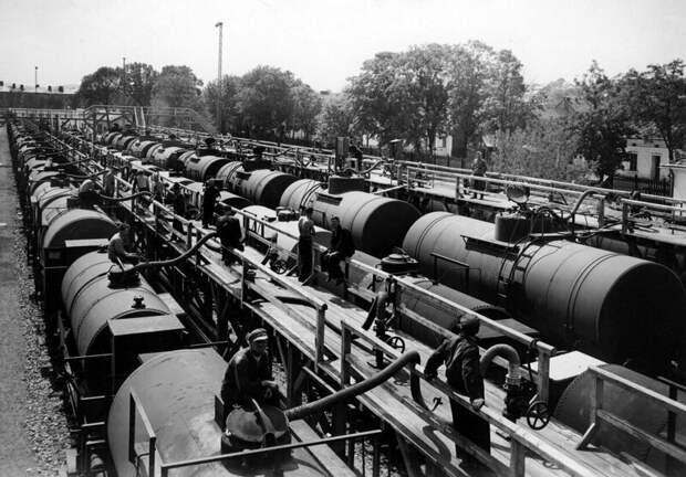 2. Советскую нефть перекачивают для отправки в Третий Рейх, 1940 год архив, исторические фото, фото, фото из прошлого