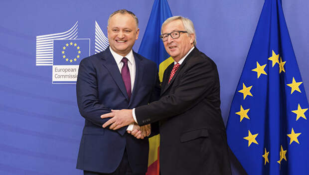 Президент Молдавии Игорь Додон и председатель Европейской комиссии Жан-Клод Юнкер во время встречи в Брюсселе. 7 февраля 2017 года