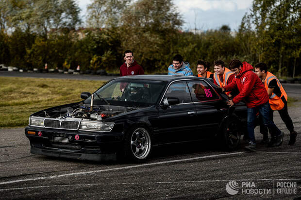 Участники соревнований по дрифту Autosation 2016 в Великом Новгороде