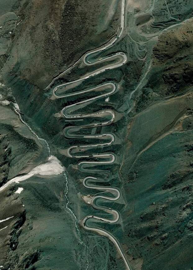 Змейка Лос Караколес на андской границе Чили и Аргентины вид сверху, изменения, планета, последствия, фото, человек