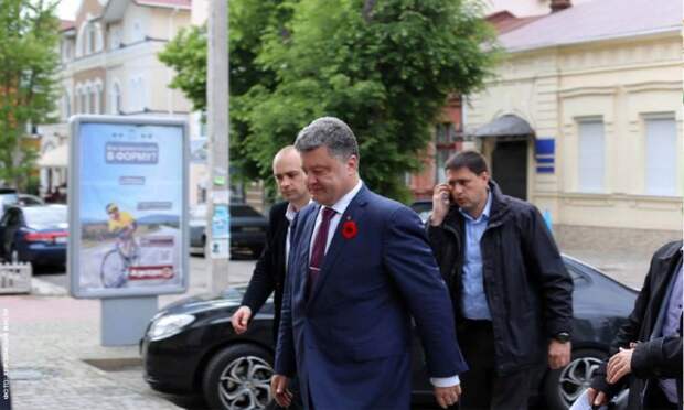 На дне стакана: Порошенко пропил Херсон террористам На дне стакана: Порошенко пропил Херсон террористам