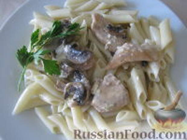 Фото к рецепту: Макароны с куриной грудкой