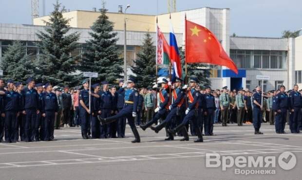 Главком ВВС в Воронеже предостерег другие страны от соблазна напасть на Россию Главком ВВС в Воронеже предостерег другие страны от соблазна напасть на Россию