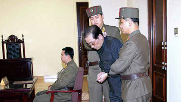 Дядя Ким Чен Ына Чан Сон Тхэка после ареста