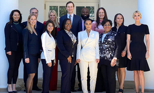 Ким Кардашьян посетила Белый дом вместе с бывшими преступницами