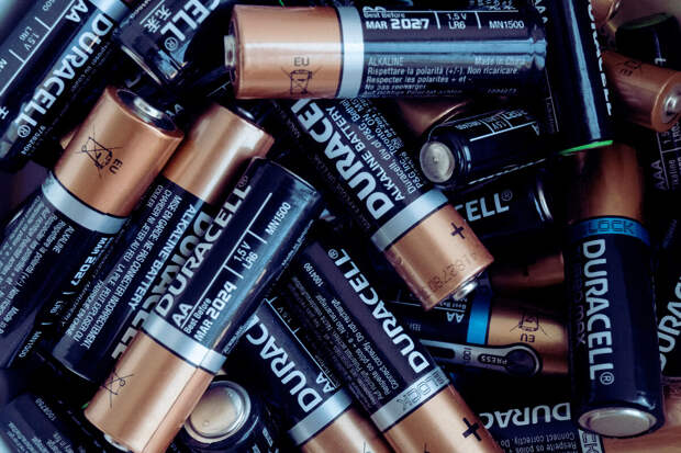 В Балакове врачи спасли двух мальчиков, проглотивших батарейки