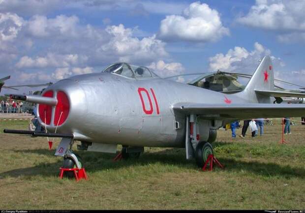 МиГ-9: первый советский истребитель с турбореактивным двигателем