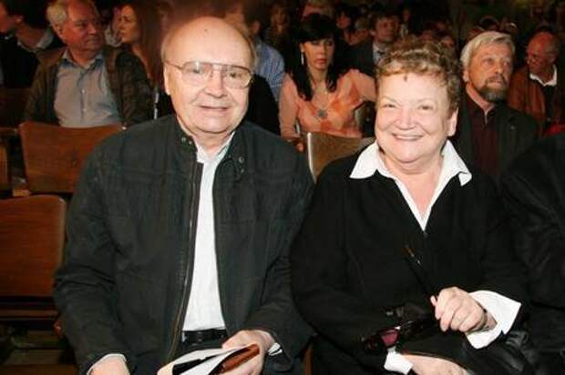 Стала известна причина отсутствия вдовы Мягкова на похоронах