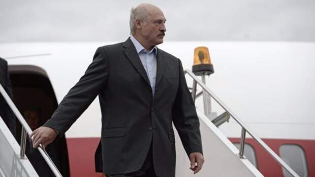 Лукашенко «закрывает грудью» хлынувший с Украины поток оружия и взрывчатки