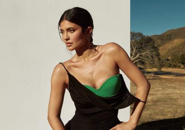 Кайли Дженнер во второй раз стала мамой