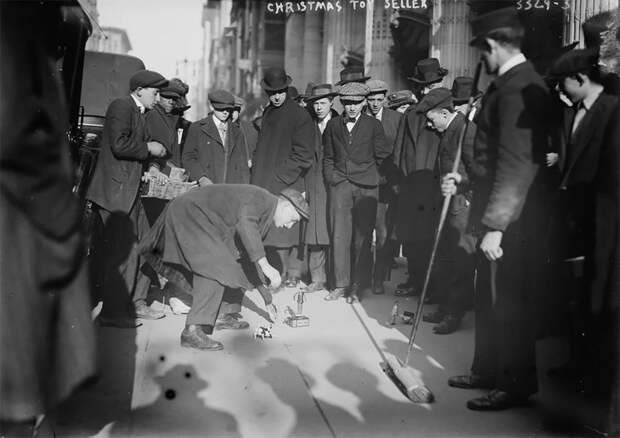 Сказочные фотографии рождественского шопинга в Нью-Йорке 1910 года