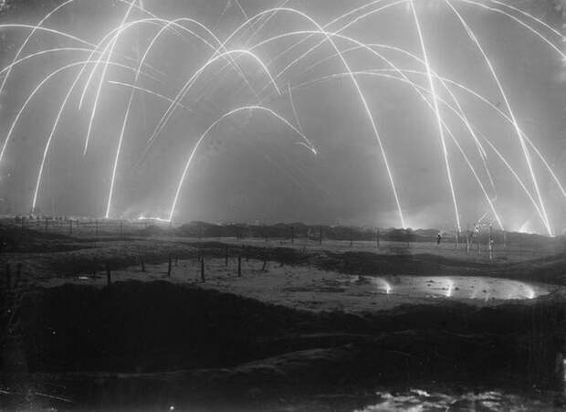 12. Минометный огонь во время битвы, Первая мировая война, 1917 год архив, исторические фото, фото, фото из прошлого