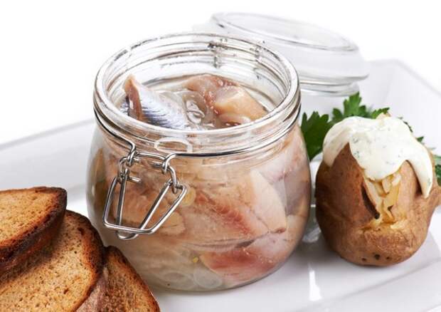 Картинки по запросу Вкусная и быстрая селедка в маринаде